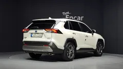 2022 Toyota RAV4 2.5 4WD Hybrid, белый — фото 2