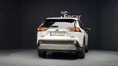 2022 Toyota RAV4 2.5 4WD Hybrid, белый — фото 4