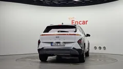 2023 Hyundai Kona Inspiration, белый — фото 4