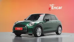 2022 Mini Cooper 5-Door Classic Plus — фото 1