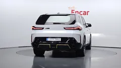 2023 BMW XM 4.4, белый — фото 4