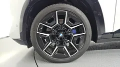 2023 BMW XM 4.4, белый — фото 5