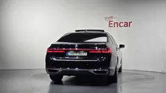 2022 BMW 7-Series 740Li xDrive Design Pure Excellence — фото 4