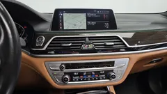2022 BMW 7-Series 740Li xDrive Design Pure Excellence — фото 13
