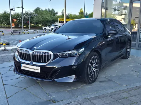 2024 BMW 5-Series 520i M Sport