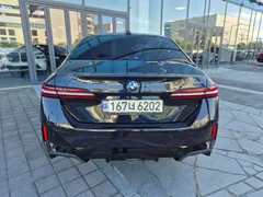 2024 BMW 5-Series 520i M Sport — фото 3