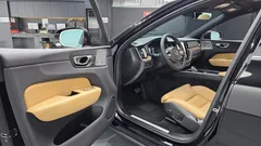2024 Volvo XC60 B5 Ultimate Bright, чёрный — фото 10
