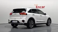 2022 Kia Niro 1.6 HEV, белый — фото 2