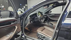 2023 BMW 5-Series 530e M Sport — фото 10