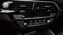 2023 BMW 5-Series 530e M Sport — фото 18