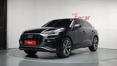 2021 Audi Q8 50 TDI Quattro Premium, чёрный — фото 1
