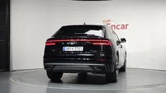 2021 Audi Q8 50 TDI Quattro Premium, чёрный — фото 4