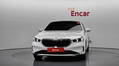 2024 BMW 5-Series 520i, белый — фото 3
