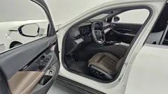 2024 BMW 5-Series 520i, белый — фото 10