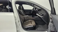 2024 BMW 5-Series 520i, белый — фото 11