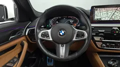 2023 BMW 5-Series 520i M Sport — фото 16