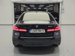 2022 BMW 5-Series 520i M Sport — фото 3