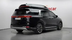 2023 Kia Carnival Diesel 9-Seater Hi-Limousine — фото 2