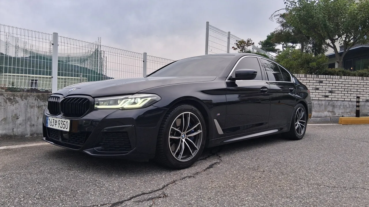 2023 BMW 5-Series 520i M Sport