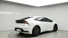 2024 Toyota Prius 2.0 PHEV SE, белый — фото 4