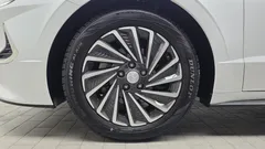 2023 Hyundai Sonata Premium Plus — фото 5