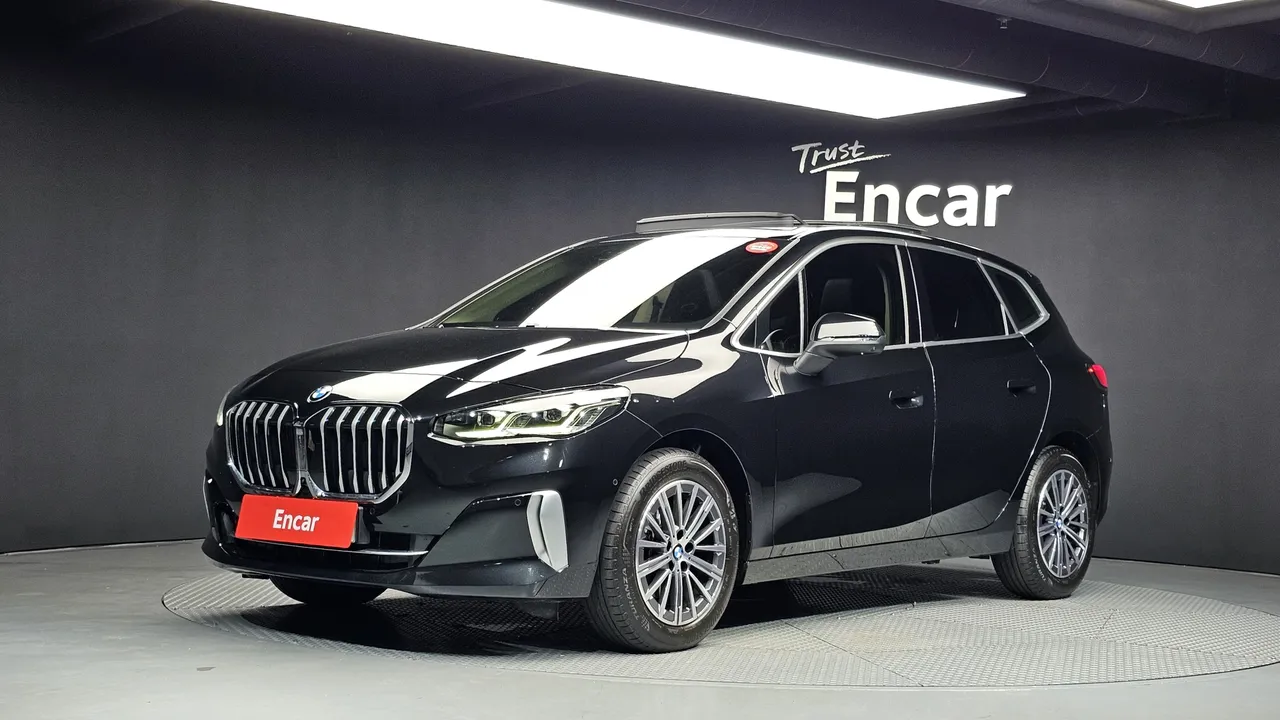 2023 BMW 2-Series 220i Luxury