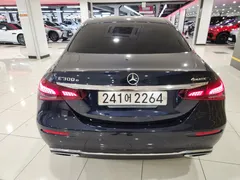 2023 Mercedes-Benz E-Class E300e 4MATIC Exclusive — фото 4