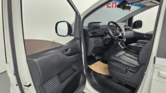 2022 Hyundai Staria Cargo 3-Seater — фото 10