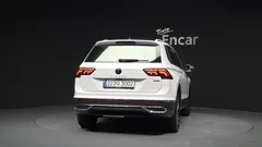 2022 Volkswagen Tiguan 2.0 TDI 4Motion Prestige — фото 4