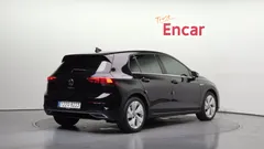 2022 Volkswagen Golf 2.0 TDI Premium, чёрный — фото 2