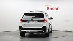 2024 BMW X1 xDrive 20i M Sport, белый — фото 4