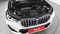 2024 BMW X1 xDrive 20i M Sport, белый — фото 6