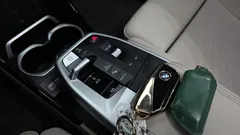 2024 BMW X1 xDrive 20i M Sport, белый — фото 9
