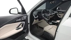 2024 BMW X1 xDrive 20i M Sport, белый — фото 10