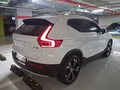 2022 Volvo XC40 B4 Inscription, белый — фото 4