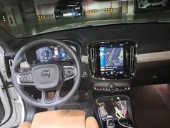 2022 Volvo XC40 B4 Inscription, белый — фото 7