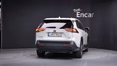 2022 Toyota RAV4 2.5 2WD Hybrid, белый — фото 4