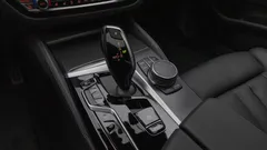 2023 BMW 5-Series 520i M Sport — фото 15