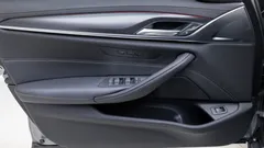 2023 BMW 5-Series 520i M Sport — фото 17
