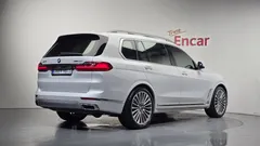 2022 BMW X7 xDrive 40i Design Pure Excellence 6-Seater — фото 2
