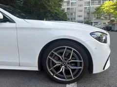 2022 Mercedes-Benz E-Class E220d 4MATIC AMG Line — фото 5