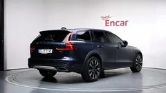 2022 Volvo V60 B5 Pro AWD, синий — фото 2