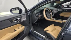 2022 Volvo V60 B5 Pro AWD, синий — фото 10