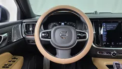 2022 Volvo V60 B5 Pro AWD, синий — фото 12