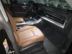 2022 Audi Q8 45 TDI Quattro Premium — фото 7