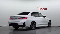 2024 BMW 3-Series 320i M Sport, белый — фото 2