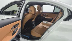 2024 BMW 3-Series 320i M Sport, белый — фото 12