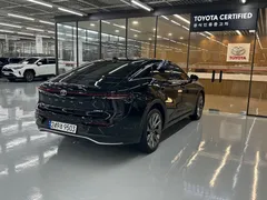 2023 Toyota Crown 2.5 4WD Hybrid, чёрный — фото 2