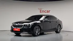 2024 BMW 5-Series 530i xDrive, чёрный — фото 1