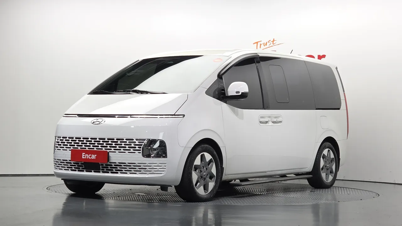 2023 Hyundai Staria Tourer 11-Seater